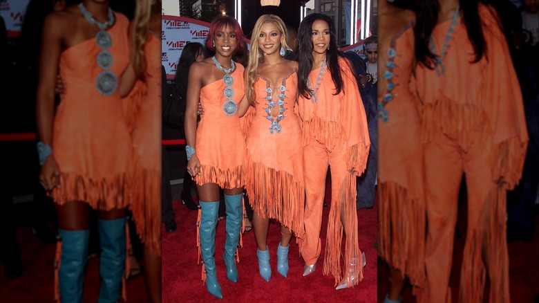 Destiny's Child in matching orange outfits 2001 VMAs