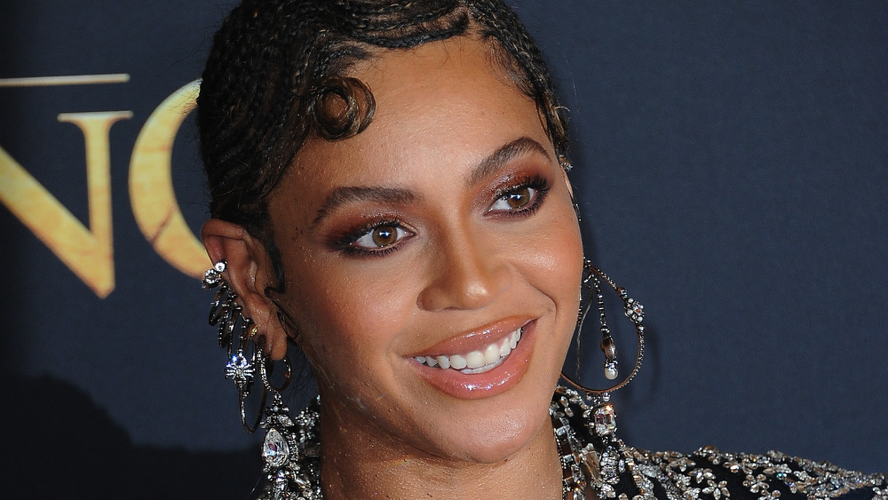Beyoncé smiling on the red carpet