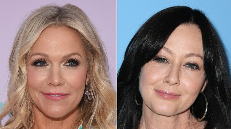 Jennie Garth and Shannen Doherty smiling