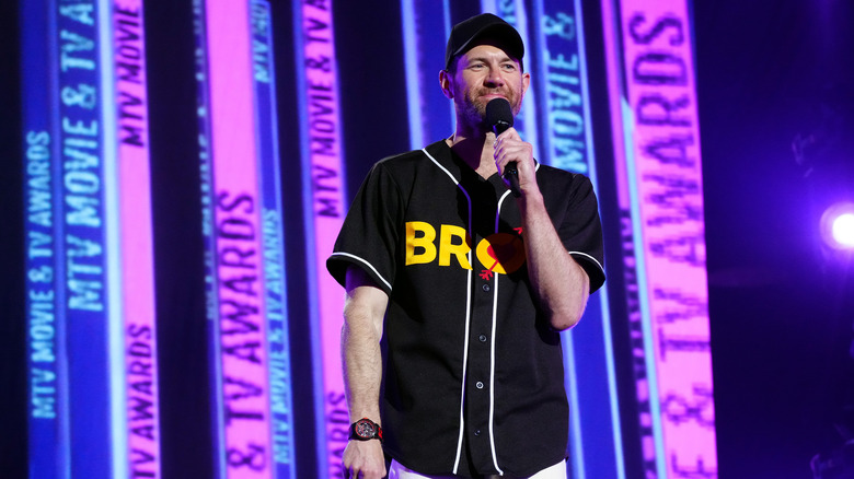 Billy Eichner, Bros baseball shirt