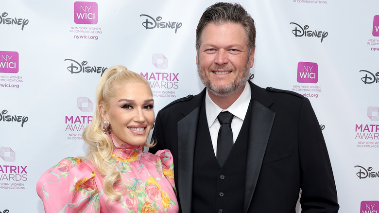 Blake Shelton and Gwen Stefani smiling