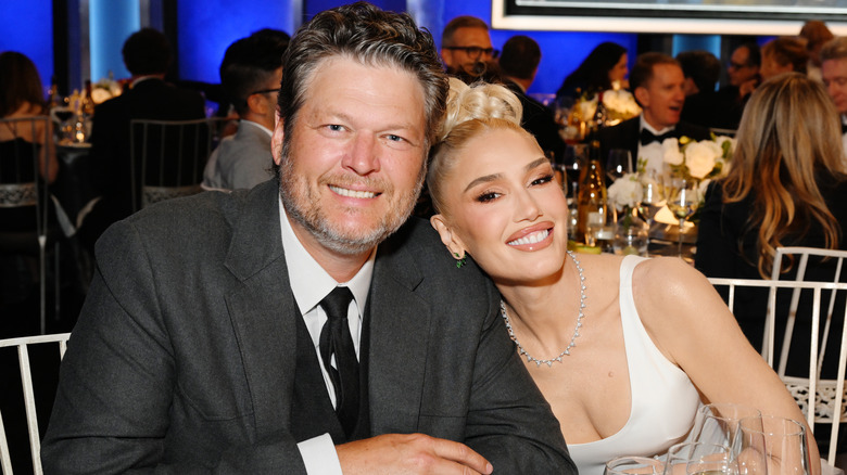 Blake Shelton and Gwen Stefani smiling