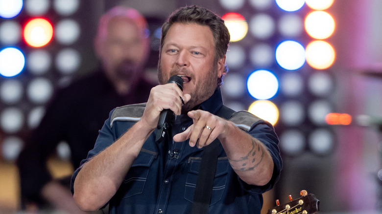 Blake Shelton performing on the Today show
