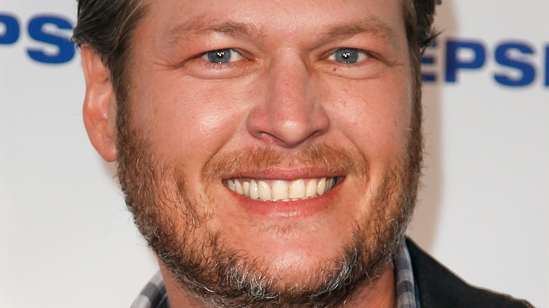 Blake Shelton Pics See Photos Of Country Superstar  Hollywood Life