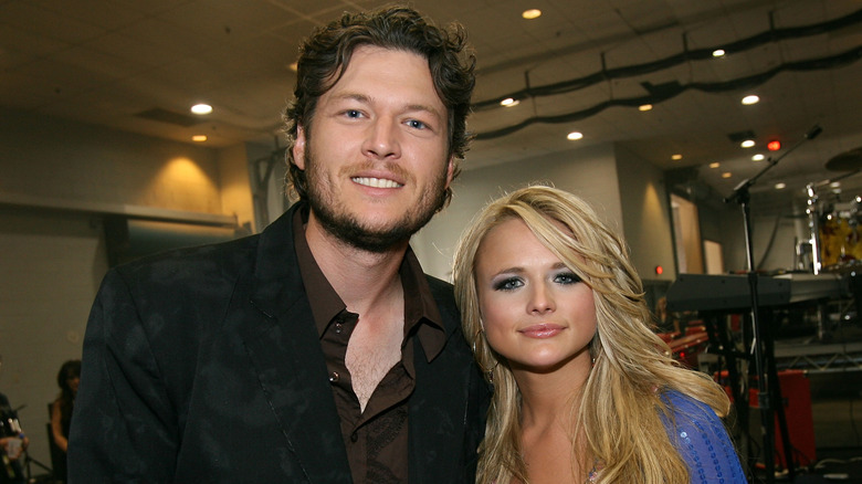 Blake Shelton, Miranda Lambert posing