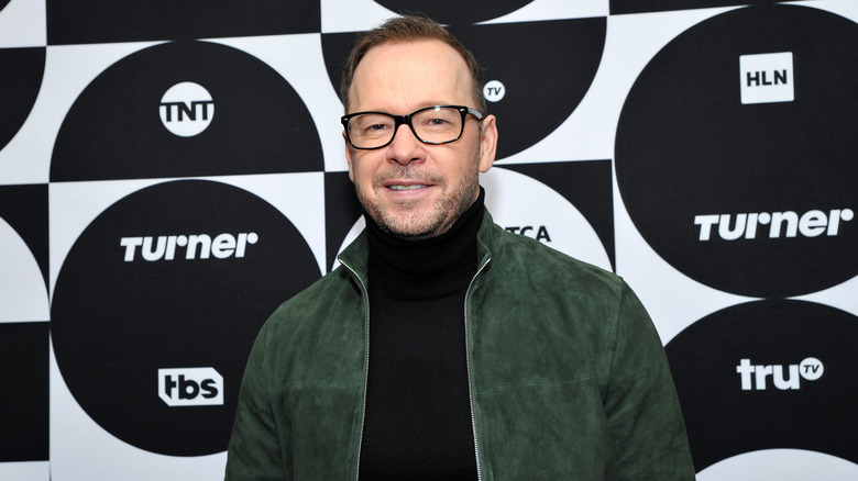  Donnie Wahlberg posing