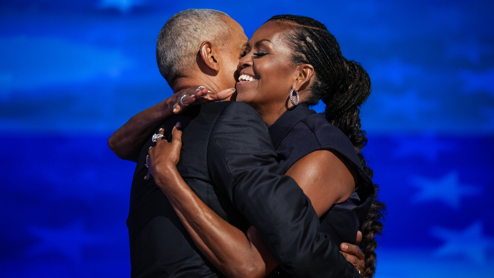 Obama Body Body Language Expert Tells Us Obamas' Hug Is Galaxies Apart From The Trumps