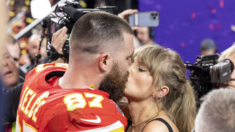Travis Kelce and Taylor Swift share passionate kiss