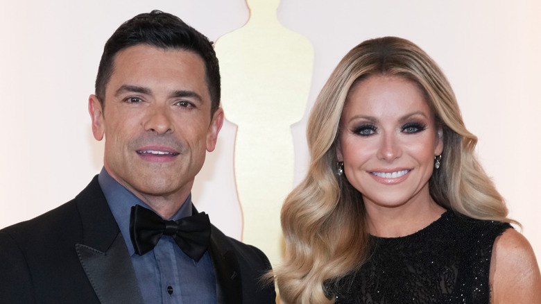 Kelly Ripa and Mark Consuelos red carpet