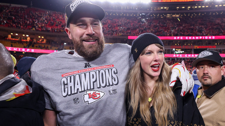 Travis Kelce with arm around Taylor Swift