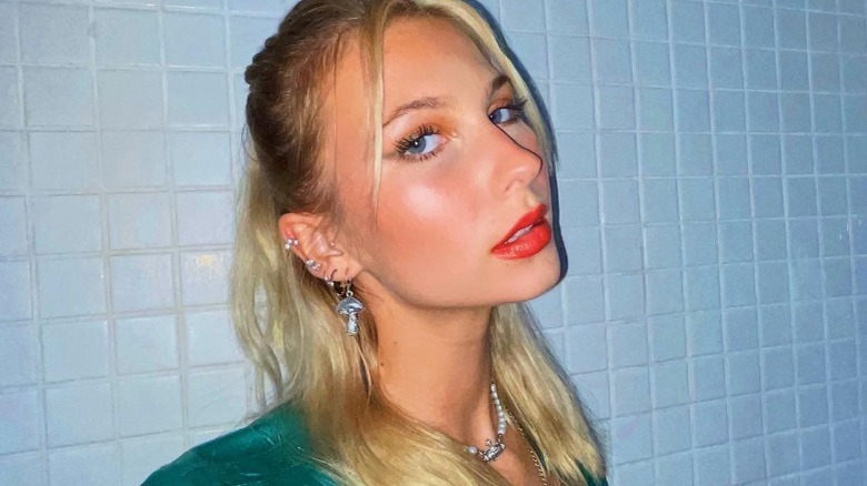 Bella Bernhardt posing