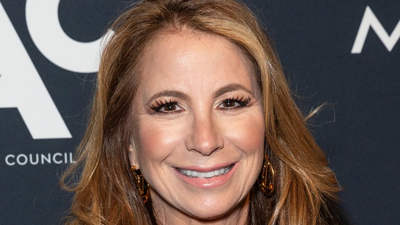 Jill Zarin smile gold hoops