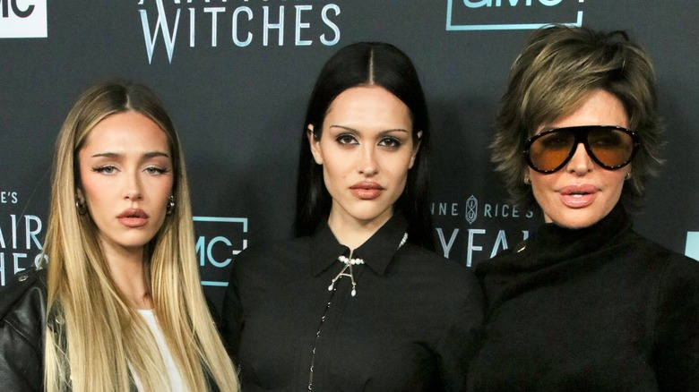 Delilah Hamlin, Amelia Hamlin and Lisa Rinna on the red carpet