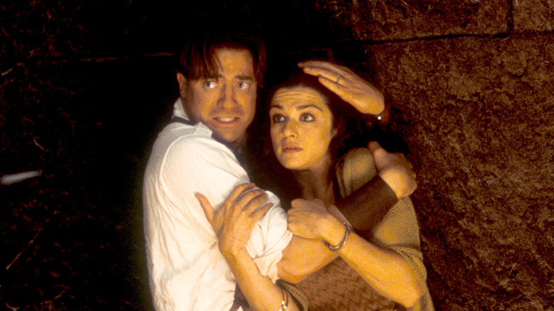 Rachel Weisz and Brendan Fraser hug in The Mummy Returns