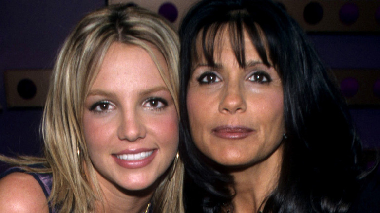 Britney Spears and Lynne Spears posing