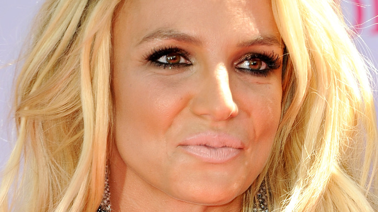 Britney Spears posing pink lipstick 