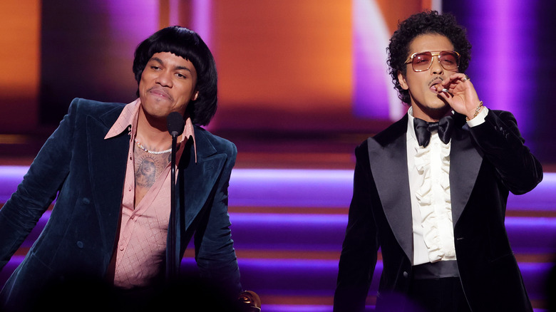 Anderson Paak and Bruno Mars on the 2022 Grammys stage
