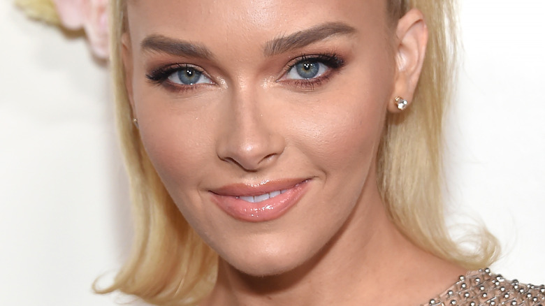 Camille Kostek blue eyes