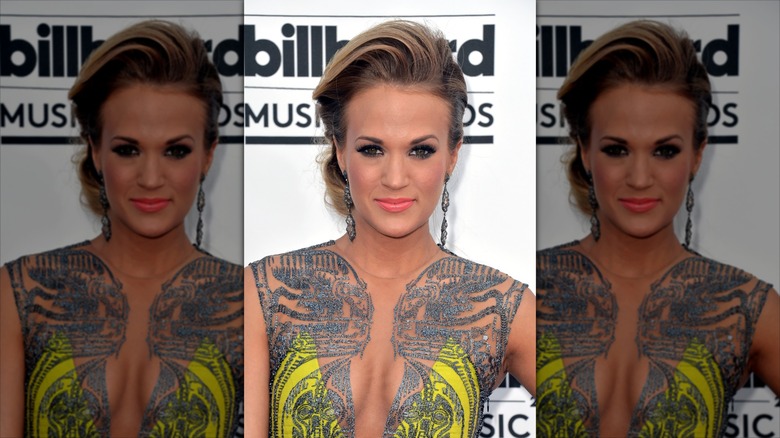 Carrie Underwood posing