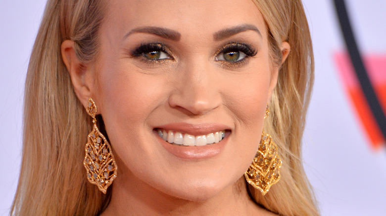 Carrie Underwood wears gold earrings