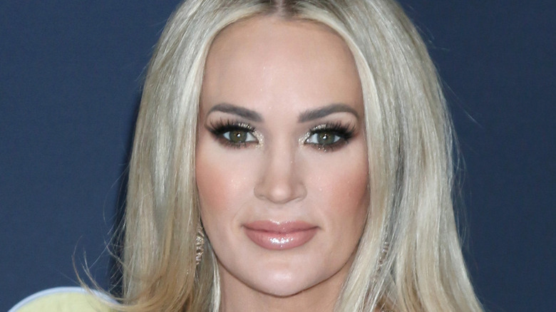 Carrie Underwood posing