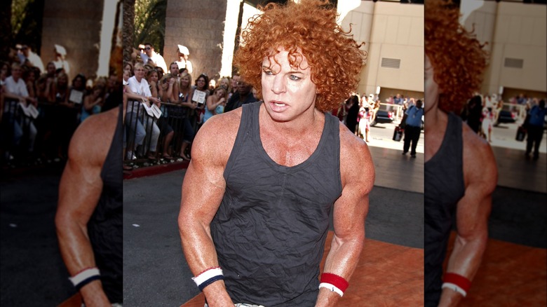 Carrot Top flexing