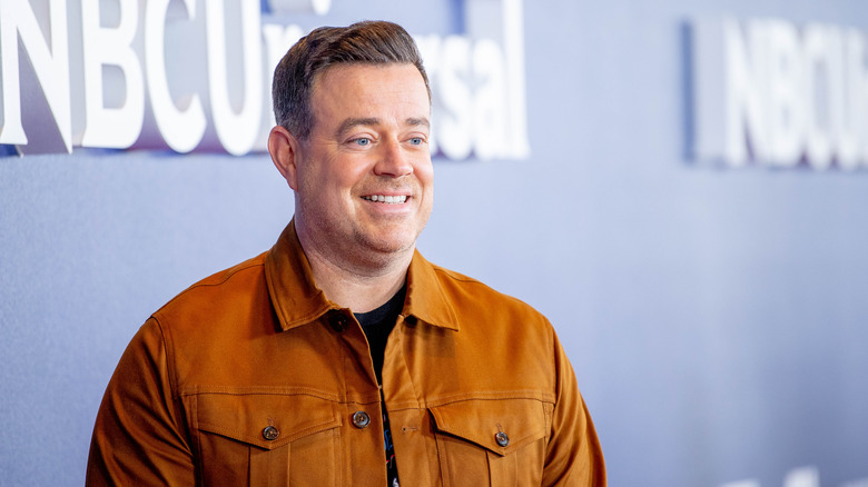 Carson Daly posing