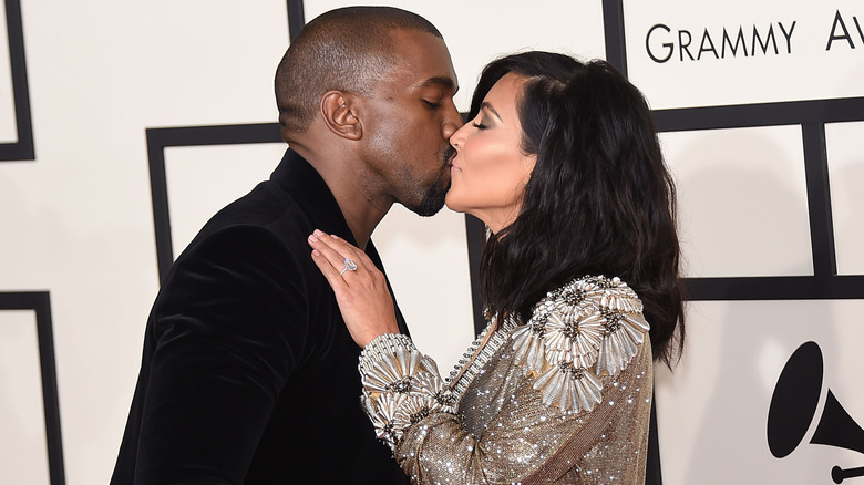 Kanye West, Kim Kardashian kissing