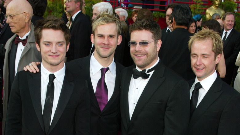 The cast of The Lord of the Rings taking pictures
