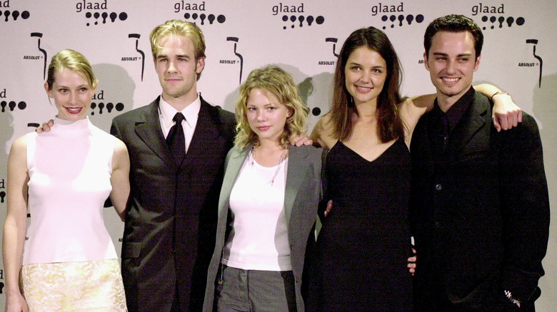 The cast of Dawson's Creek taking photos
