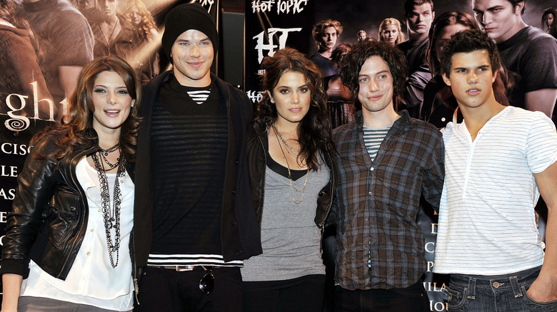 The cast of Twilight taking pictures