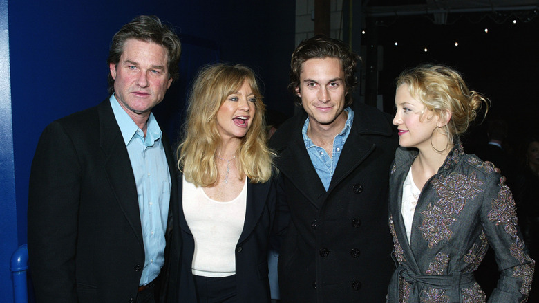 Kurt Russell, Goldie Hawn, Oliver Hudson, and Kate Hudson posing together