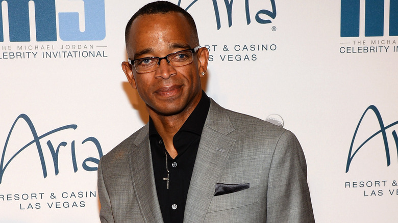 Stuart Scott posing
