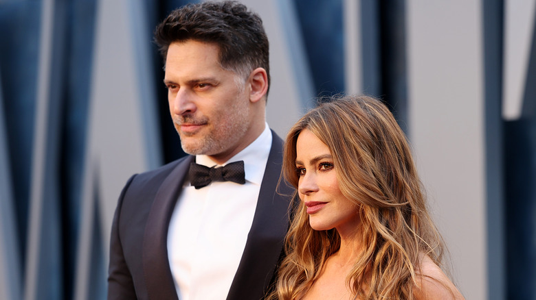 Joe Manganiello and Sofia Vergara posing