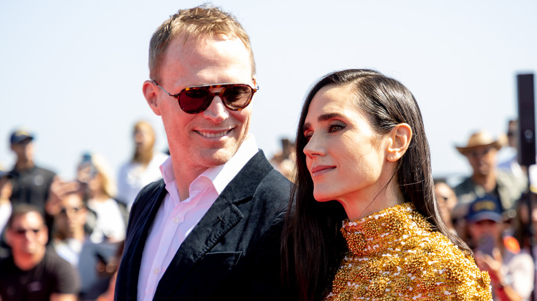 Paul Bettany looking at Jennifer Connelly