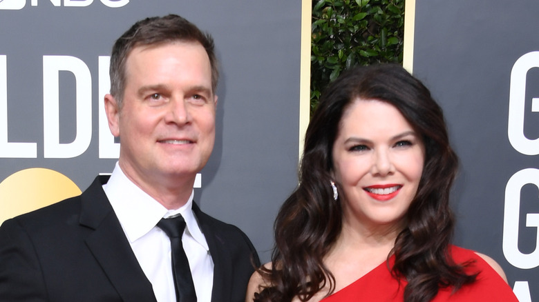 Lauren Graham and Peter Krause smiling