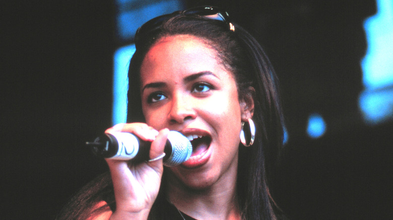 Aaliyah performing on stage