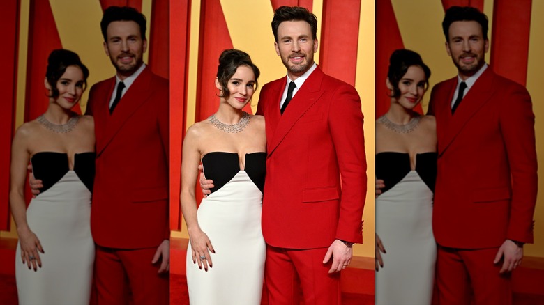 Chis Evans posing with his arm around Alba Baptista