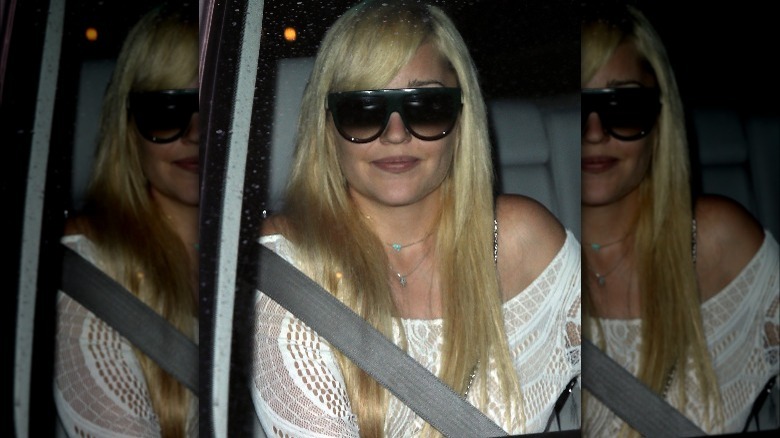 Amanda Bynes smiling in sunglasses 2015