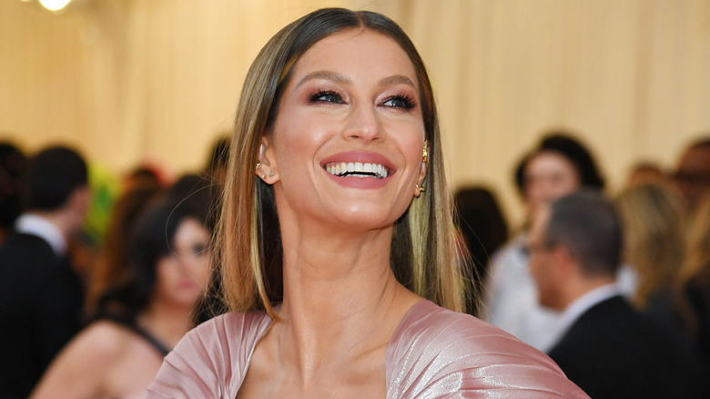 Gisele Bundchen smile