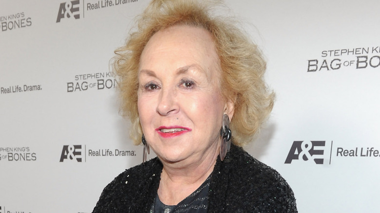 Doris Roberts posing