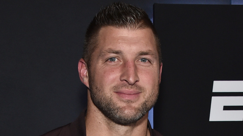 Tim Tebow posing for photos