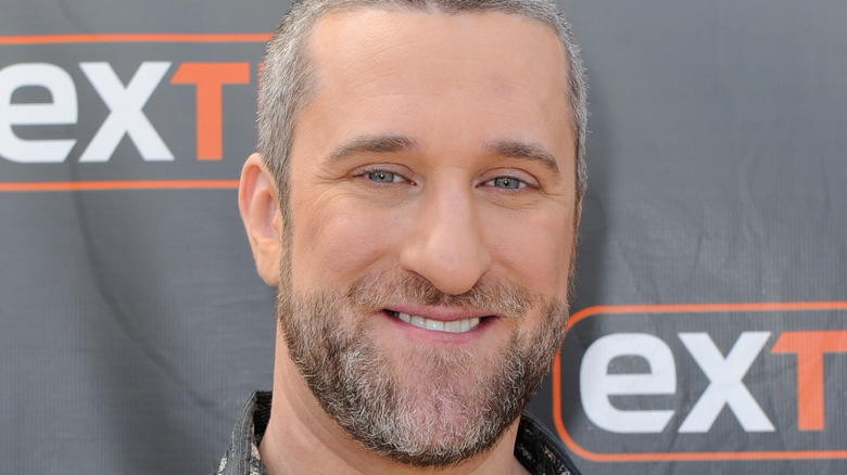 Dustin Diamond on Extra red carpet, smiling