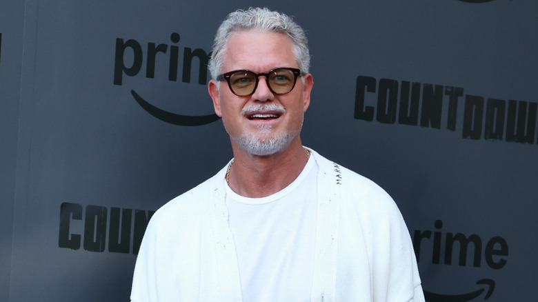 Eric Dane posing on the red carpet