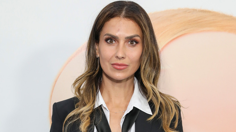 Hilaria Baldwin posing at an event