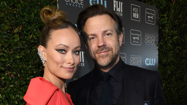 Olivia Wilde smiling with Jason Sudeikis