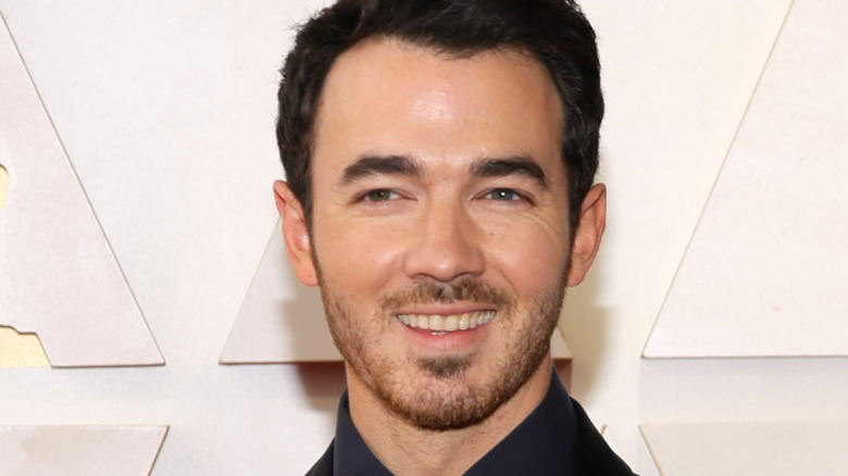 Kevin Jonas smiling