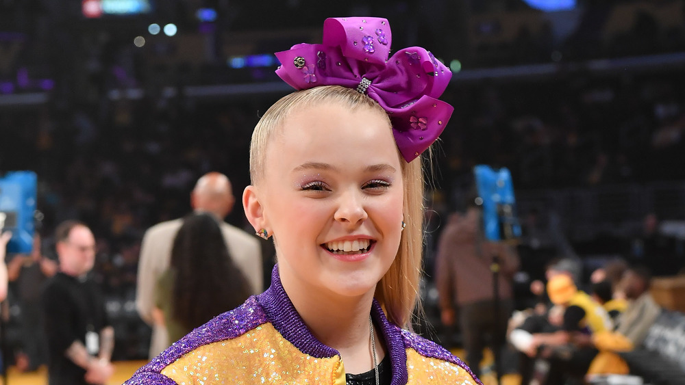 JoJo Siwa at Lakers game