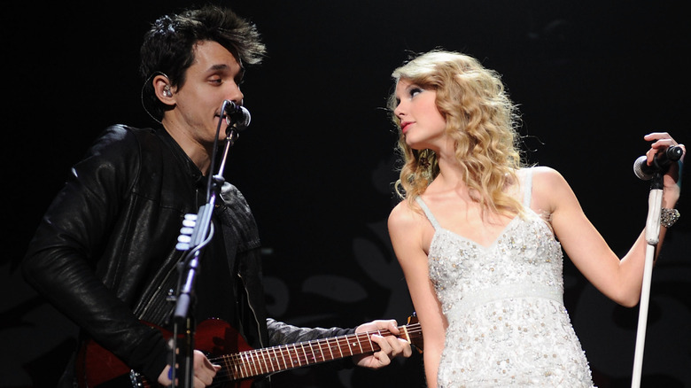 John Mayer and Taylor Swift performign together