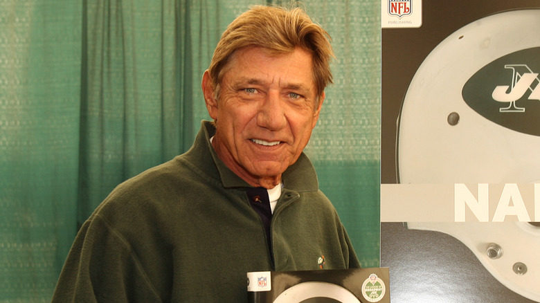 Joe Namath posing